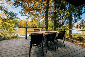 Terasa s výhledem na rybník
